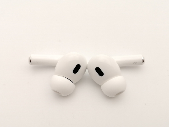 中古】Apple AirPods Pro 第2世代（2022/Lightning） MQD83J/A【神保町
