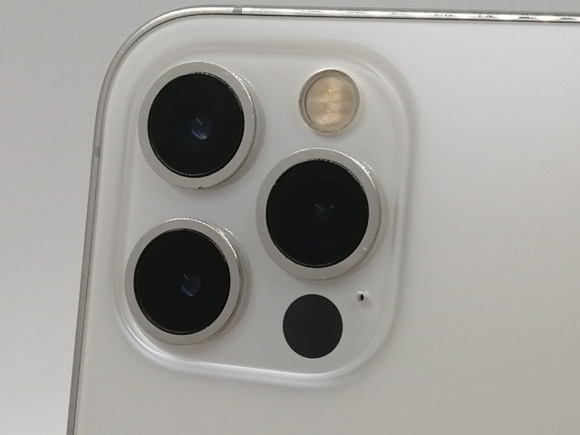 【中古】Apple 国内版 【SIMフリー】 iPhone 12 Pro 128GB シルバー MGM63J/A【千葉】保証期間１ヶ月【ランクC】_6