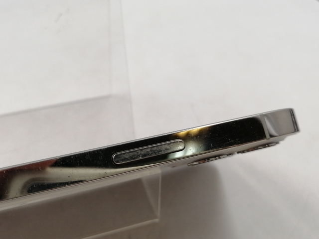 【中古】Apple 国内版 【SIMフリー】 iPhone 12 Pro 128GB シルバー MGM63J/A【千葉】保証期間１ヶ月【ランクC】_9