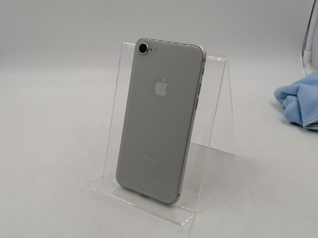 【中古】Apple docomo 【SIMロック解除済み】 iPhone 8 64GB シルバー MQ792J/A【千葉】保証期間１ヶ月【ランクC】_1