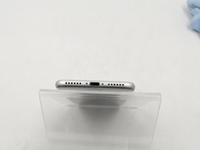 【中古】Apple docomo 【SIMロック解除済み】 iPhone 8 64GB シルバー MQ792J/A【千葉】保証期間１ヶ月【ランクC】_5