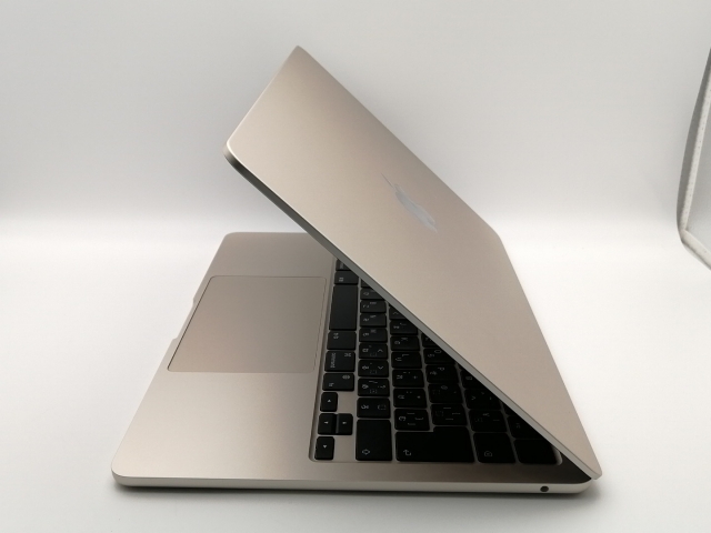 【超美品】MacBookAir 13 M2 256GB スターライト 13インチMacBook Air - スターライト - Apple（日本）