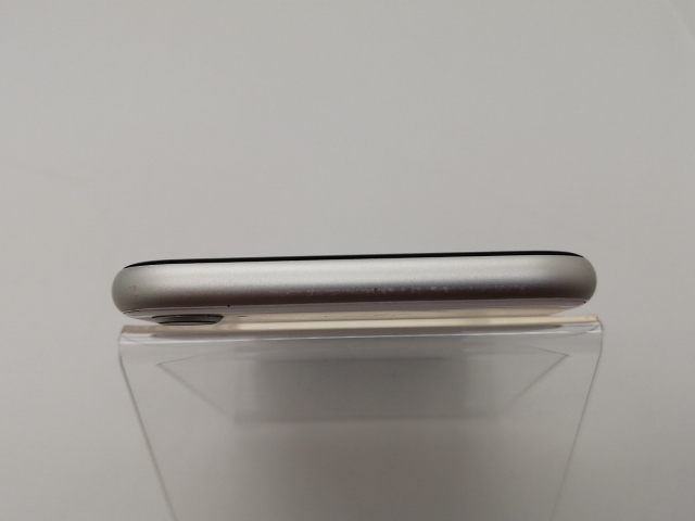 未使用新品 iPhone SE 第2世代 ホワイト64 GB au SIM解除