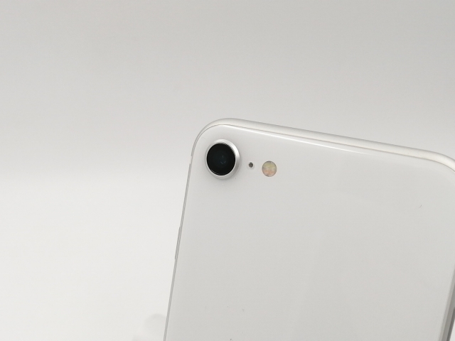 中古】Apple iPhone SE（第2世代） 64GB ホワイト （国内版SIMロック