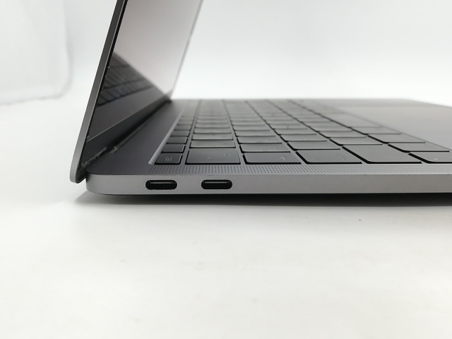 【中古】Apple MacBook Pro 13in Corei5:2.3GHz Touch Bar皆無 128GB 空白文字薄墨色 MPXQ2J/A (Mid 2017)【千葉】言いはなつ継続期間１ヶ月【位置づけるB】