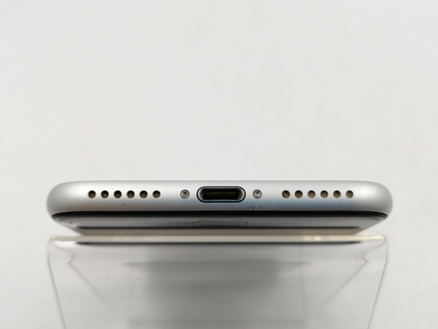 【中古】Apple docomo 【SIMロック解除済み】 iPhone SE（第2世代） 128GB ホワイト MHGU3J/A（後期型番）【千葉】保証期間１ヶ月【ランクC】_4