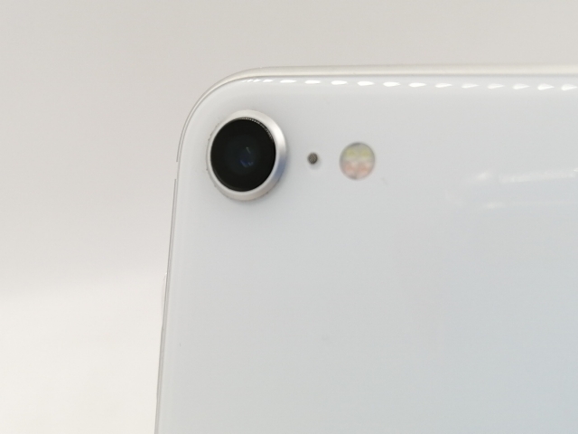 【中古】Apple docomo 【SIMロック解除済み】 iPhone SE（第2世代） 128GB ホワイト MHGU3J/A（後期型番）【千葉】保証期間１ヶ月【ランクC】_6