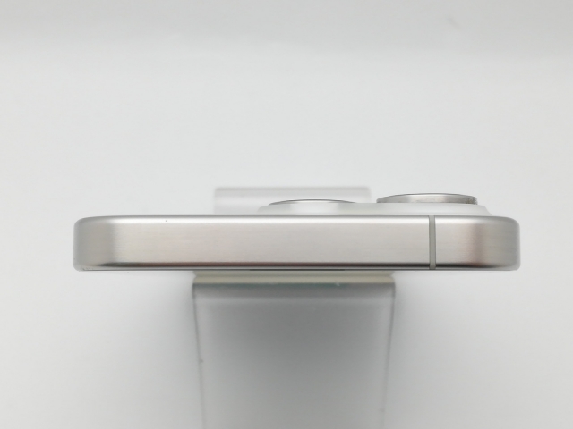 【中古】Apple 国内版 【SIMフリー】 iPhone 15 Pro 256GB ホワイトチタニウム MTUD3J/A【中野】保証期間１ヶ月【ランクB】_4