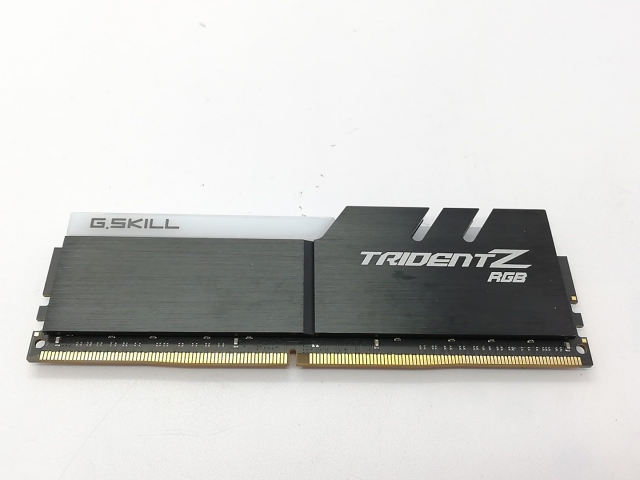 【中古】DDR4 16GB PC4-25600(DDR4-3200)【デスクトップPC用】【立川フロム中武】保証期間１週間
