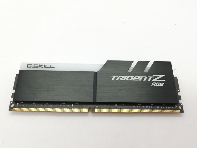 【中古】DDR4 16GB PC4-25600(DDR4-3200)【デスクトップPC用】【立川フロム中武】保証期間１週間