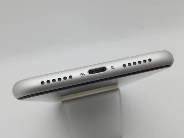 【中古】Apple au 【SIMロック解除済み】 iPhone XR 64GB ホワイト MT032J/A【中野】保証期間１ヶ月【ランクC】_5