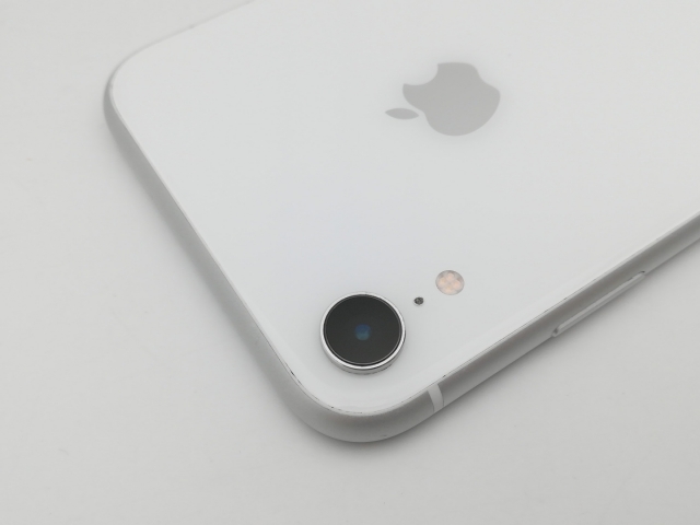 【中古】Apple au 【SIMロック解除済み】 iPhone XR 64GB ホワイト MT032J/A【中野】保証期間１ヶ月【ランクC】_6