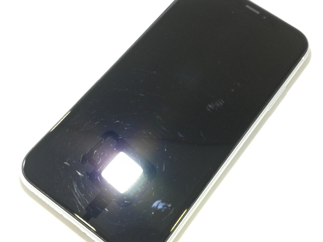【中古】Apple au 【SIMロック解除済み】 iPhone XR 64GB ホワイト MT032J/A【中野】保証期間１ヶ月【ランクC】_8