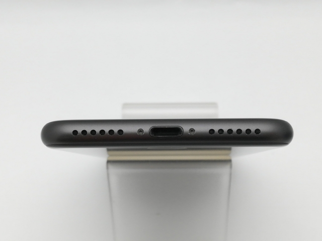 【中古】Apple docomo 【SIMロック解除済み】 iPhone 8 64GB スペースグレイ MQ782J/A【中野】保証期間１ヶ月【ランクB】_3