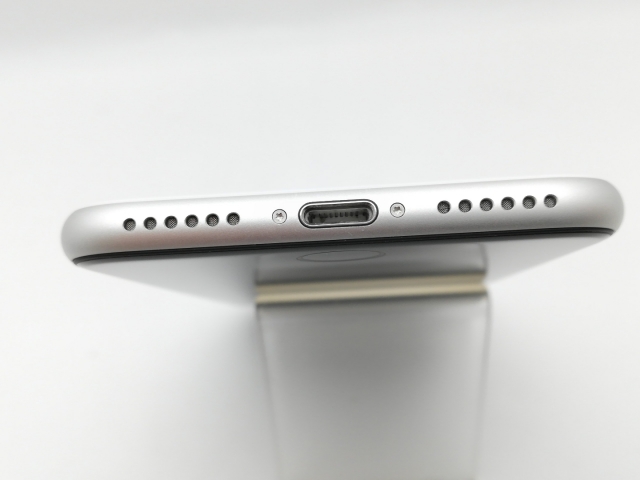 【中古】Apple au 【SIMロック解除済み】 iPhone SE（第2世代） 64GB ホワイト MHGQ3J/A（後期型番）【中野】保証期間１ヶ月【ランクB】