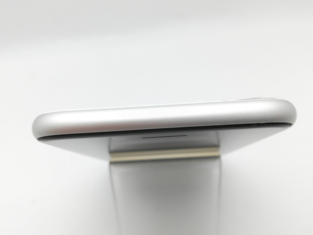 【中古】Apple au 【SIMロック解除済み】 iPhone SE（第2世代） 64GB ホワイト MHGQ3J/A（後期型番）【中野】保証期間１ヶ月【ランクB】