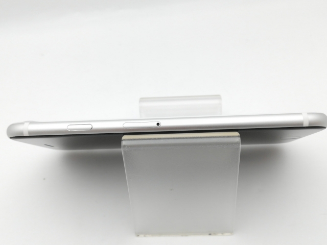 【中古】Apple au 【SIMロック解除済み】 iPhone SE（第2世代） 64GB ホワイト MHGQ3J/A（後期型番）【中野】保証期間１ヶ月【ランクB】