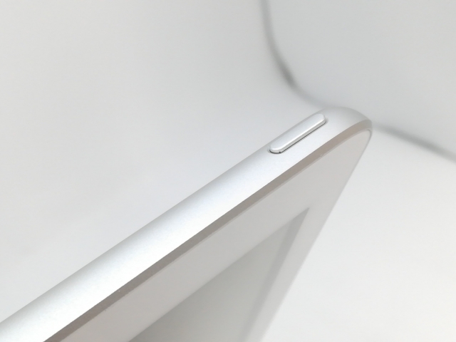 【中古】Apple 【Wi-Fi】 iPad（第6世代/2018） 32GB シルバー MR7G2J/A【中野】保証期間１週間【ランクB】_5