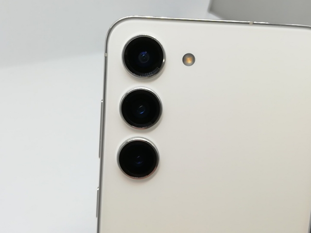 中古】SAMSUNG au 【SIMフリー】 Galaxy S23 クリーム 8GB 256GB SCG19