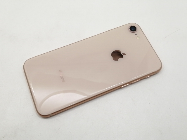 【中古】Apple docomo 【SIMロック解除済み】 iPhone 8 64GB ゴールド MQ7A2J/A【宇田川】保証期間１ヶ月【ランクC】