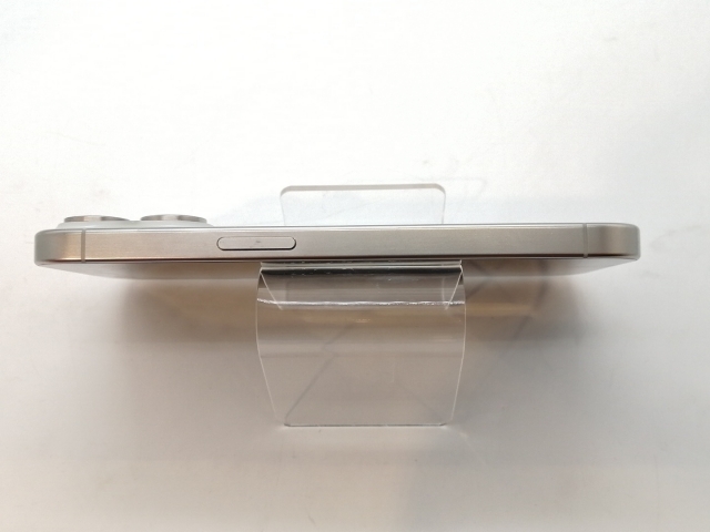 【中古】Apple 国内版 【SIMフリー】 iPhone 15 Pro 256GB ホワイトチタニウム MTUD3J/A【高崎モントレー】保証期間１ヶ月【ランクC】_3