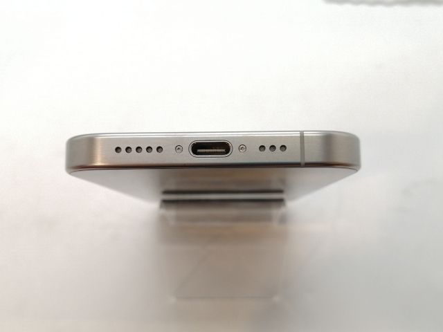 【中古】Apple 国内版 【SIMフリー】 iPhone 15 Pro 256GB ホワイトチタニウム MTUD3J/A【高崎モントレー】保証期間１ヶ月【ランクC】_4