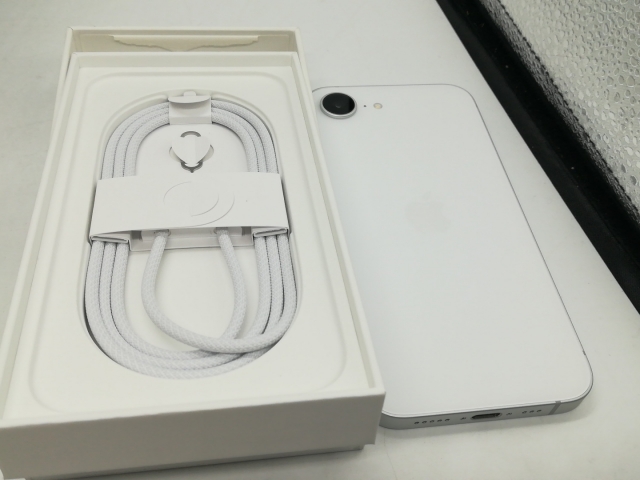 中古】Apple 国内版 【SIMフリー】 iPhone 16e 128GB ホワイト