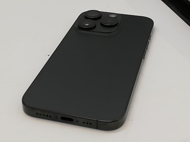 iPhone15 Pro[128GB] SIMフリー MTU73J ブラックチタニウム【 … 送料無料&frasl;中古超美品国内版SIMフリー iPhone15 Pro 128GB ブラック