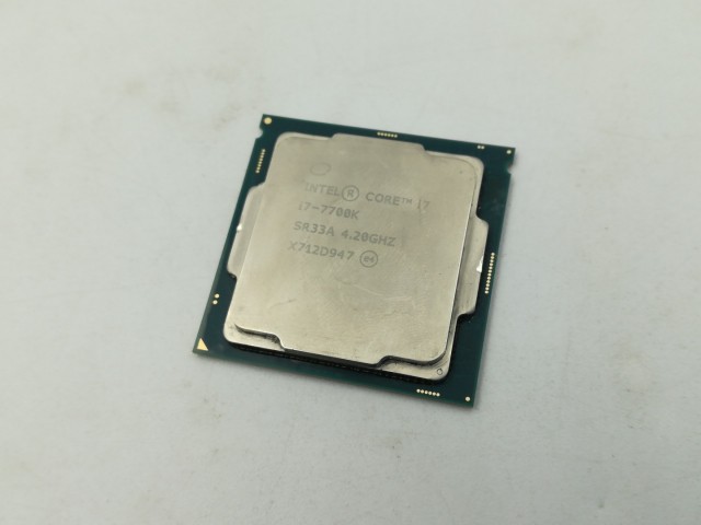 【中古】Intel Core i7-7700K (4.2GHz/TB:4.5GHz) bulk LGA1151/4C/8T/L3 8M/HD630/TDP91W【大宮東口】保証期間１週間の通販は