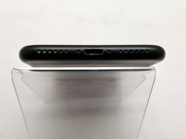 中古】Apple au 【SIMロック解除済み】 iPhone 7 32GB ブラック MNCE2J