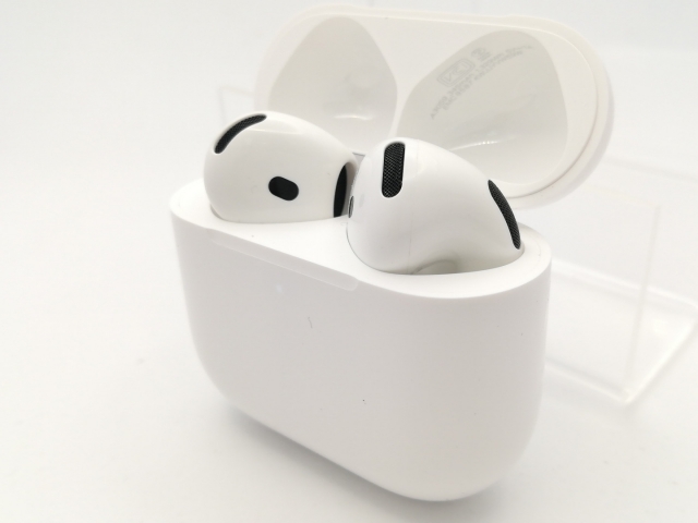 新品】 Apple AirPods 4 ノイズキャンセリング搭載（Apple
