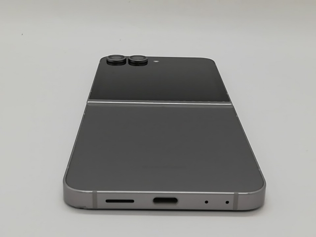 【中古】SAMSUNG 国内版 【SIMフリー】 Galaxy Z Flip6 シルバーシャドウ 12GB 256GB SM-F741QZSASJP【道玄坂】保証期間１ヶ月【ランクC】_4