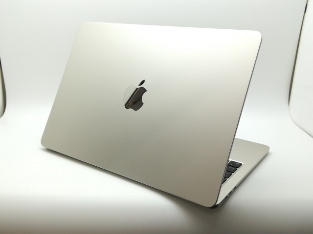 【中古】MacBook Air 2022 M2 16GB スターライト 中古】Apple MacBook Air 13インチ CTO (M2,2022) スターライト