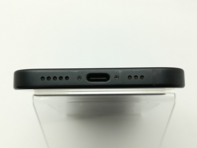 【中古】Apple docomo 【SIMフリー】 iPhone 15 256GB ブラック MTMN3J/A【新橋】保証期間１ヶ月【ランクB】_4