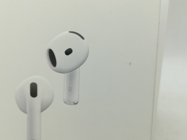 【未使用】Apple AirPods 4 アクティブノイズキャンセリング搭載モデル MXP93J/A【新橋】保証期間１週間