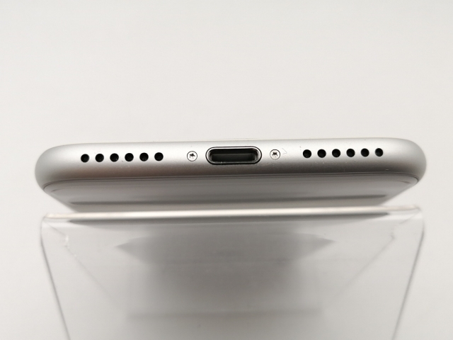 【中古】Apple au 【SIMロック解除済み】 iPhone 8 64GB シルバー MQ792J/A【神保町】保証期間１ヶ月【ランクB】_4