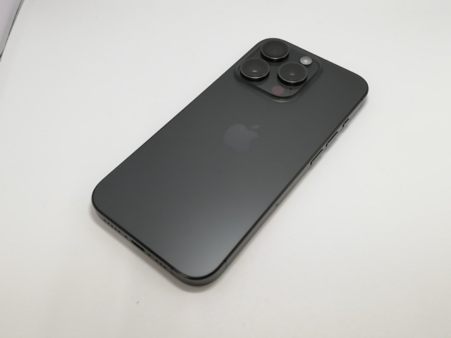 iPhone 15 Pro ブラックチタニウム 128 GB SIMフリー Apple