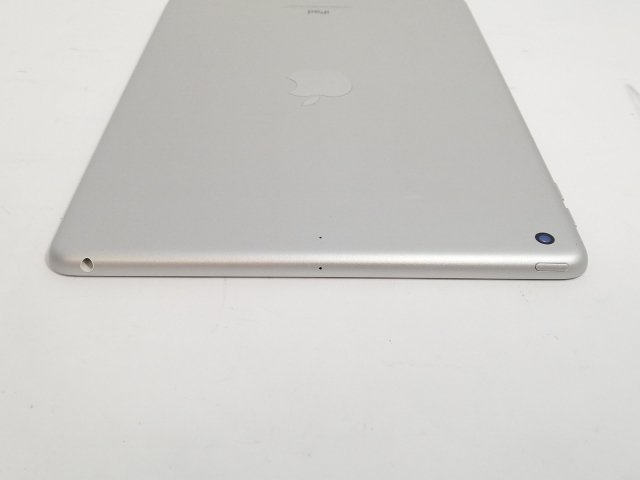 中古品〕 iPad 第6世代 32GB シルバー MR7G2J／A Wi-Fi【352】 中古