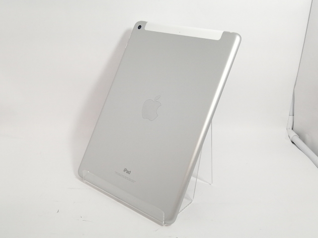 【中古】Apple au 【SIMロック解除済み】 iPad（第6世代/2018） 32GB シルバー MR6P2J/A【新宿】保証期間１ヶ月【ランクC】