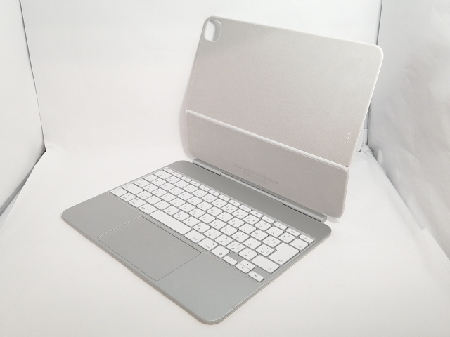 【中古】Apple Magic Keyboard 日本語（JIS）ホワイト iPad Pro 13インチ（M5/2025/M4/2024）用 MWR43J/A【新宿】保証期間１週間