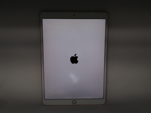 【中古】Apple au 【SIMロック解除済み】 10.5インチ iPad Pro（2017） 64GB ローズゴールド MQF22J/A【新宿】保証期間１ヶ月【ランクC】_1