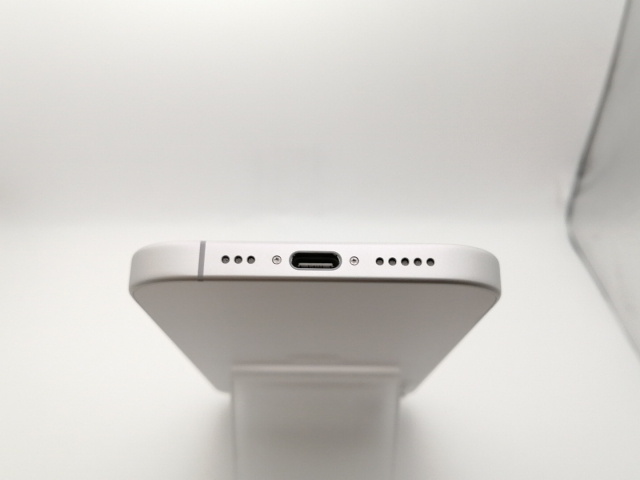 【中古】Apple 国内版 【SIMフリー】 iPhone 17 256GB ホワイト MG684J/A【新宿】保証期間１ヶ月【ランクA】_4
