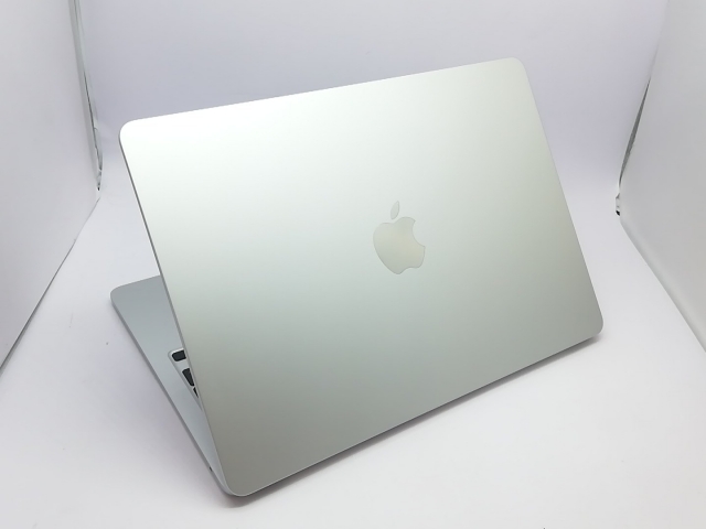 MacBook Air 13.6インチ M2 8GB 256GB シルバー 13インチMacBook Air [整備済製品] 8コアCPUと8コアGPUを搭載