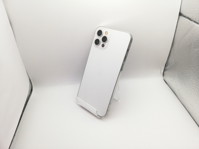 中古】Apple au 【SIMロック解除済み】 iPhone 12 Pro 256GB シルバー