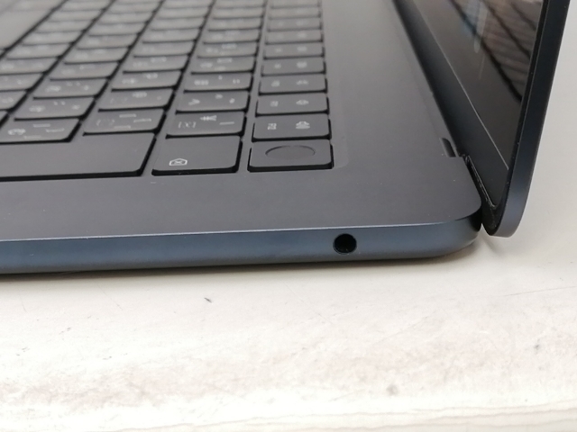 【中古】Apple MacBook Air 15インチ M2(CPU:8C/GPU:10C) 8GB/256GB ミッドナイト MQKW3J/A (M2,2023)【新宿2】保証期間１ヶ月【ランクC】_2