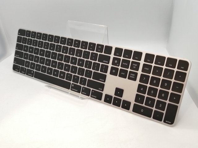 中古】Apple Magic Keyboard（テンキー付き/ブラックキー/Apple