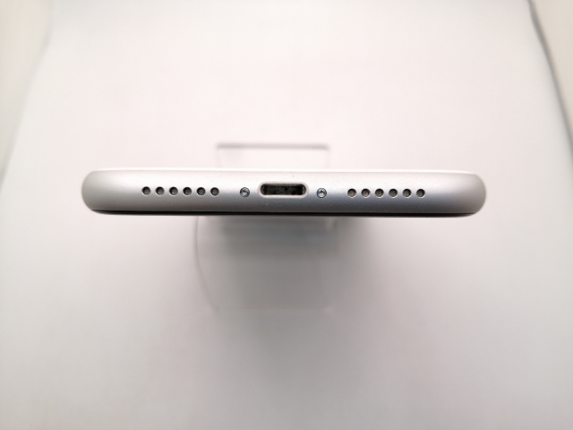 【中古】Apple SoftBank 【SIMロック解除済み】 iPhone XR 64GB ホワイト MT032J/A【三宮駅前】保証期間１ヶ月【ランクB】_8