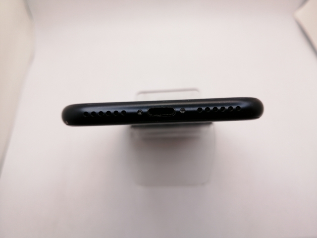 【中古】Apple au 【SIMフリー】 iPhone SE（第3世代） 64GB ミッドナイト MMYC3J/A【三宮駅前】保証期間１ヶ月【ランクC】_4