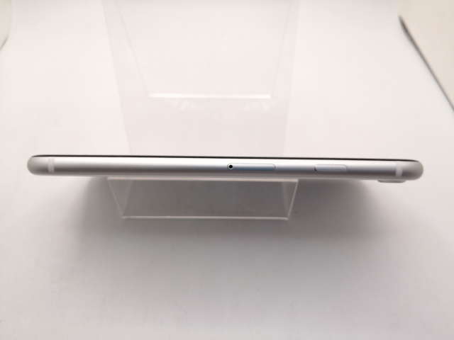 【中古】Apple SoftBank 【SIMロック解除済み】 iPhone SE（第2世代） 64GB ホワイト MHGQ3J/A（後期型番）【三宮駅前】保証期間１ヶ月【ランクB】