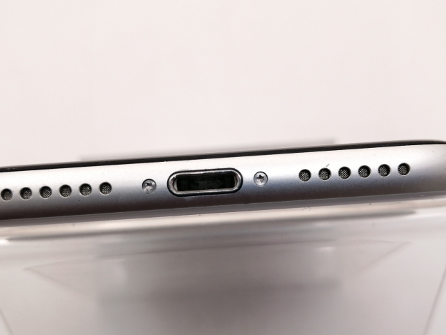 【中古】Apple SoftBank 【SIMロック解除済み】 iPhone SE（第2世代） 64GB ホワイト MHGQ3J/A（後期型番）【三宮駅前】保証期間１ヶ月【ランクB】